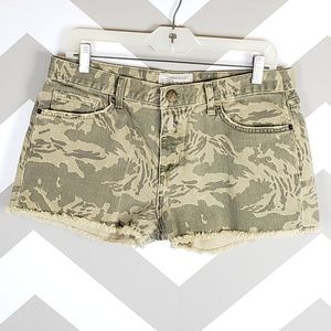Current Elliott Camo Boyfriend Shorts Size 28 $188